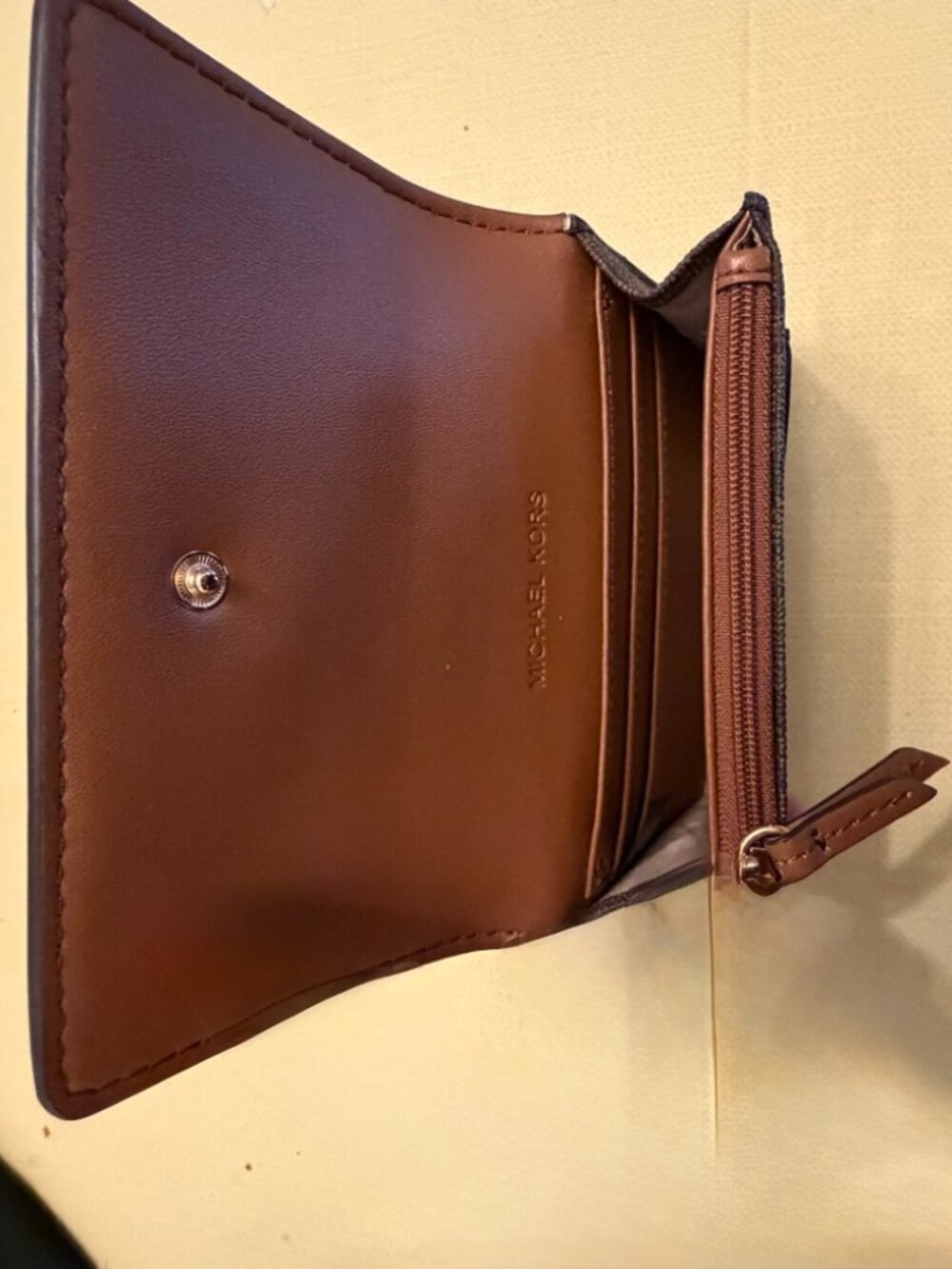 Michael Kors Jet Set 2 in 1 Wallet (NWOT) - Picture 4 of 4